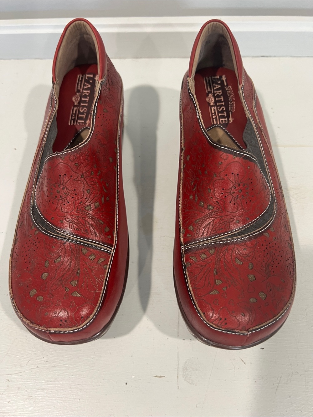 L'Artiste Spring Step Red Floral-Textured Slip-On Loafers womens 39/8